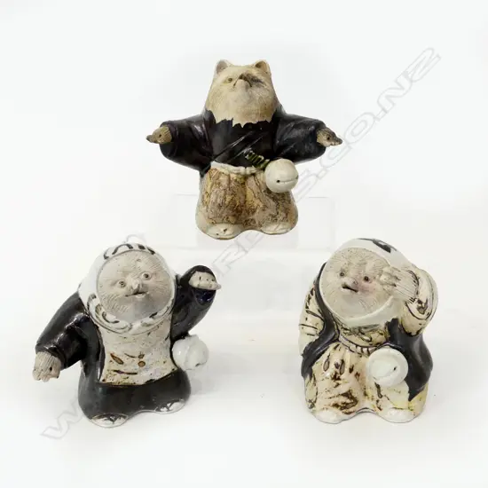 3 JAPANESE TANUKI POTTERY BEAR FIGURES H.125mm