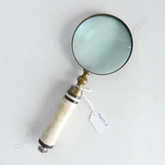 MAGNIFYING GLASS TURNED BONE HANDLE