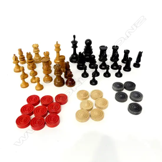 VINTAGE WOODEN CARVED CHESS PIECES AND DRAUGHTS
