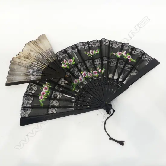 ANTIQUE HANDPAINTED FAN AND BLACK LACE ITALIAN FAN (lace a/f), L.255 & 195mm