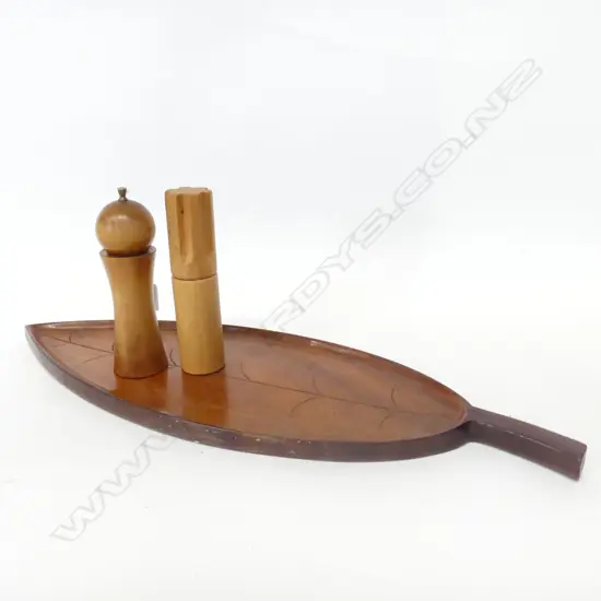 2 WOODEN PEPPER MILLS - DANISH & FRENCH H.195mm + HAITIAN TEAK LEAF PLATTER L.635mm