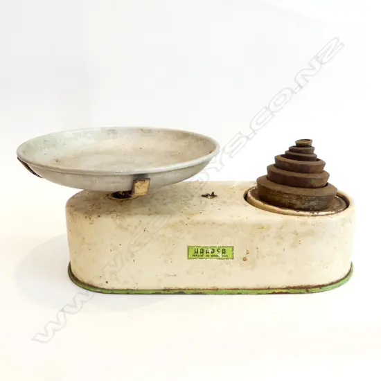 'Harper' English 1940's enamelled balance scales