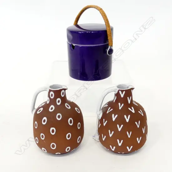 2 EDITH NIELSON DANISH POTTERY JUGS H.95mm + LIDDED PURPLE KELCO SUGAR POT