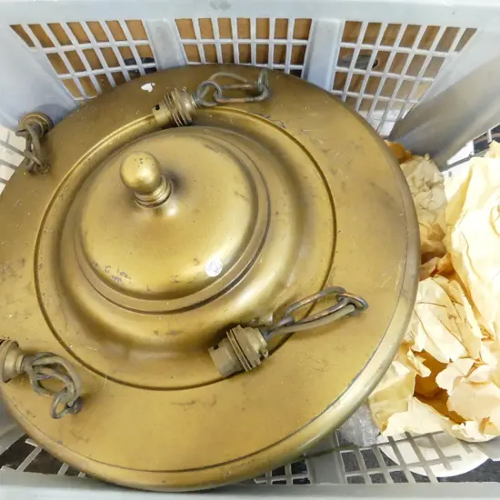 BOX LOT OF VINTAGE KERO & LIGHT FITTINGS