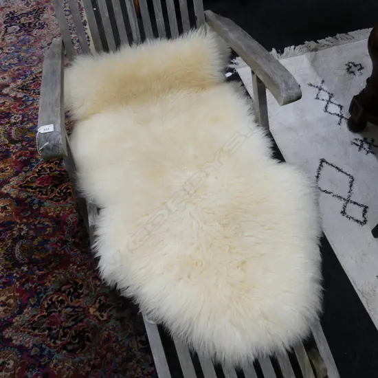 WHITE SHEEPSKIN RUG 1200x750mm