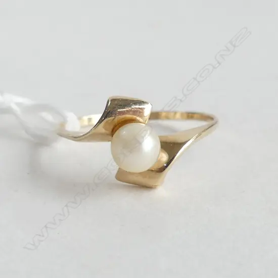 9CT PEARL RING 1.4gms SIZE  P 1/2