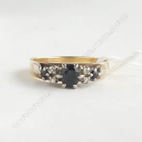 9ct DIAMOND &  DARK SAPPHIRE RING 2.7gm SIZE P