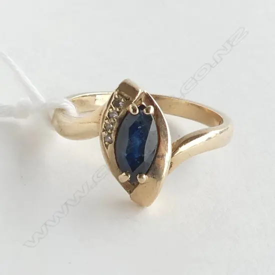 9ct DIAMOND & SAPPHIRE RING 3.3gm SIZE O