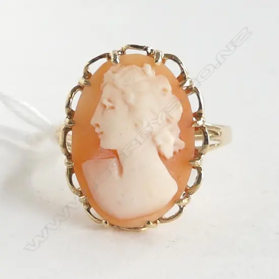 9CT GOLD CAMEO RING 3.5gms (18X12mm)cameo size U