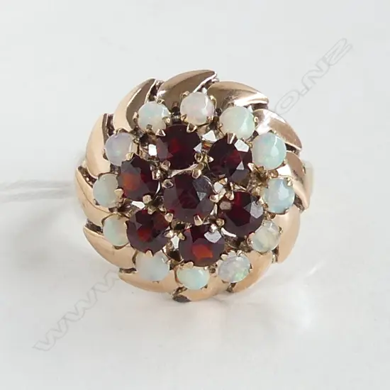 10CT OPAL & GARNET PRINCESS RING 5.5gms SIZE V