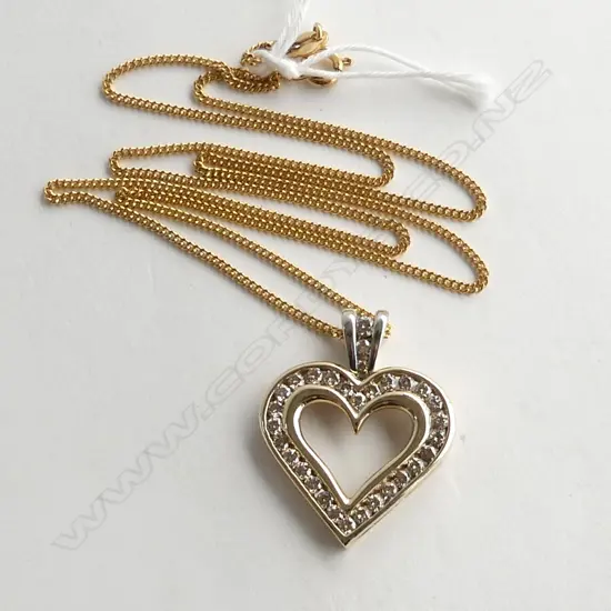 10ct DIAMOND HEART PENDANT w 9ct GOLD CHAIN 7.3gm  50CM CHAIN (valuation $1499.00 2008)