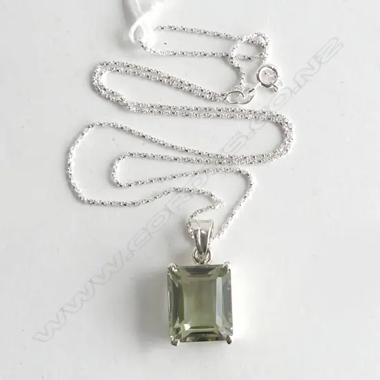 SILVER SET GRN AMETHYST PENDANT & SILVER CHAIN