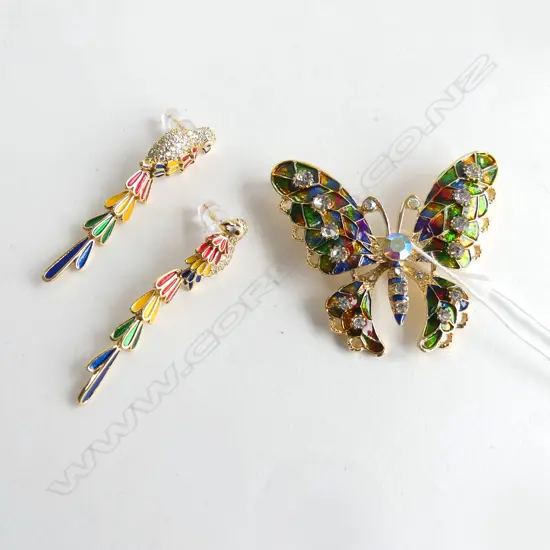 MODERN COSTUME BUTTERFLY BROOCH & PR PARROT EARRINGS