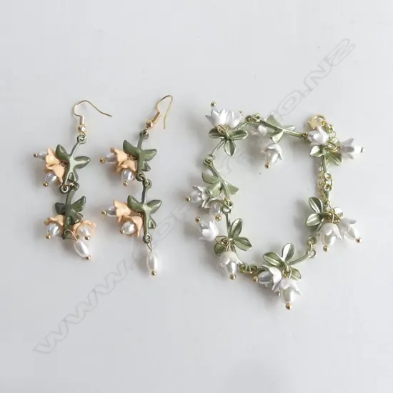 MODERN COSTUME BRACELET & MATCHING DROP EARRINGS