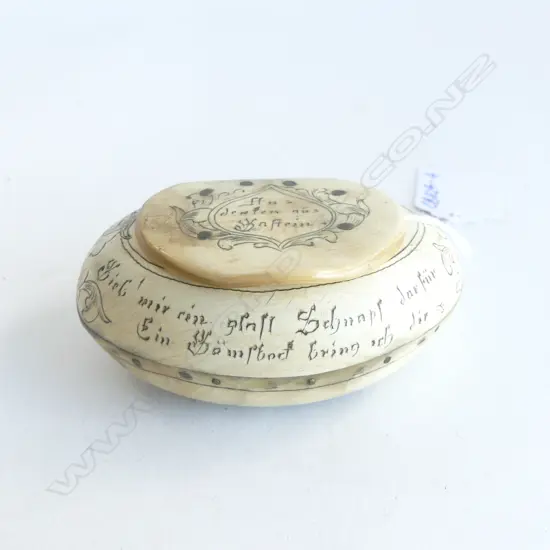 SCRIMSHAW STERZING HORN SNUFFBOX w PASTORAL SCENE & SCRIPT