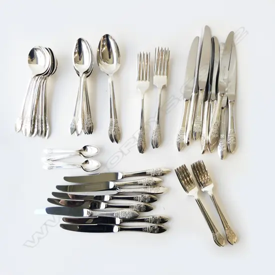 56PC SHEFFIELD SILVER PLATED CUTLERY SET 8 PLACE SETTING COMPRISING: 8 DINNER KNIVES, 8 DINNER FORKS, 8 LUNCH KNIVES,