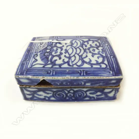 CHINESE B/W LIDDED PAINT CONTAINER AF 105x85x40mm
