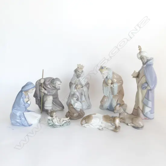 9 PCE LLADRO NATIVITY SET (TALL WISEMAN HAND REPAIRED, POLE LOOSE, GIRL LOST 1 FINGER LOST) H.320mm