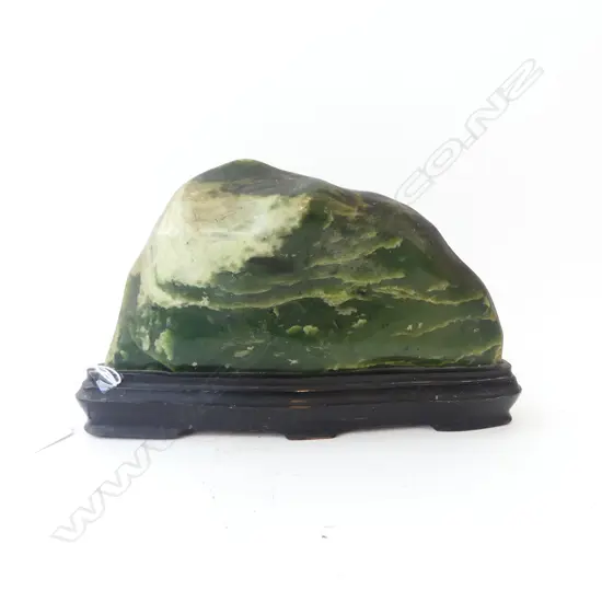 GREEN STONE SCHOLARS ROCK 1.6KG not sure what sort of rock