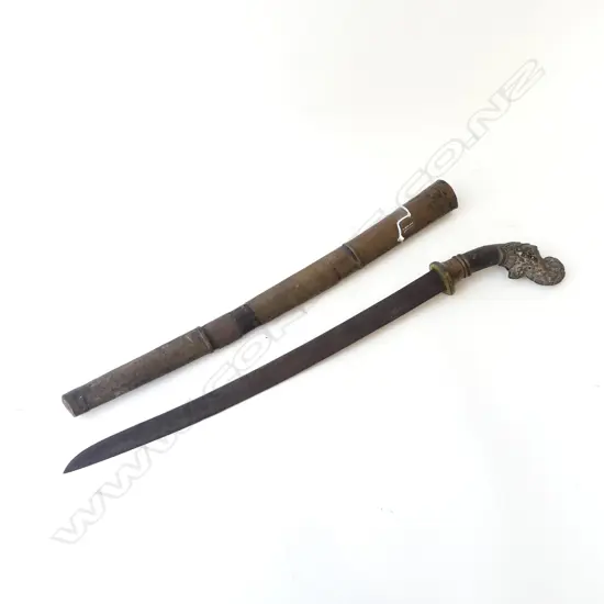 VINTAGE INDONESIAN SWORD & SCABBARD L.715mm