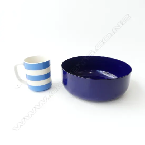 FINEL BLUE ENAMEL BOWL 200mm dia + T. G. GREEN MUG