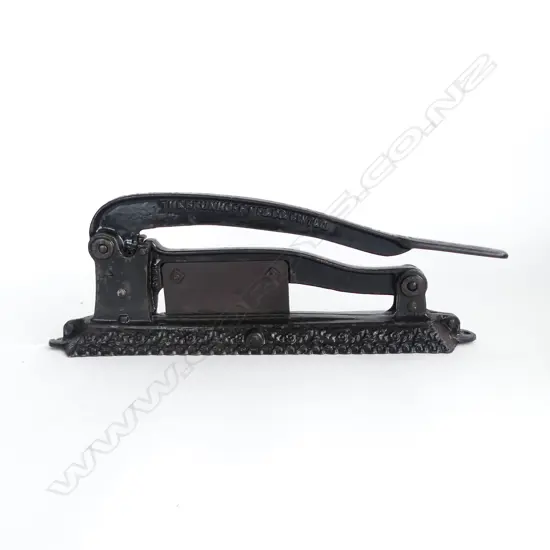 VICT THE BRUNHOFF CO TOBACCO CUTTER CAST IRON  L430MM