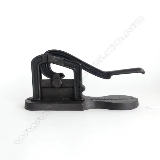 VICT STANDARD CAST IRON TOBACCO CUTTER L320MM