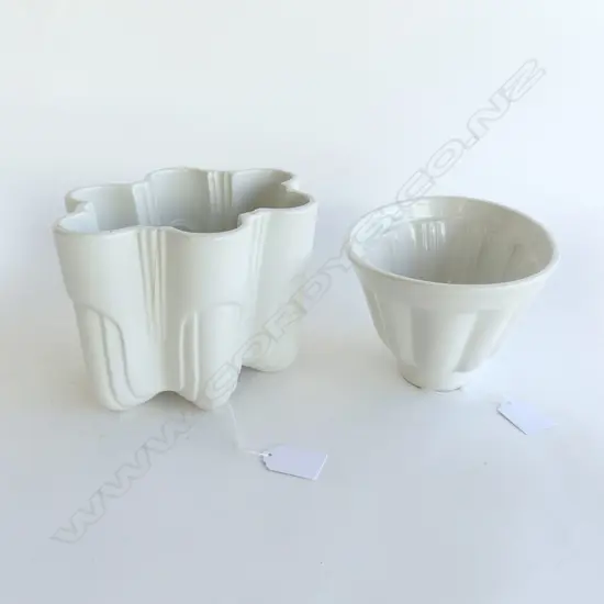2 VICT WHITE PORCLAIN JELLY MOULDS L170MM