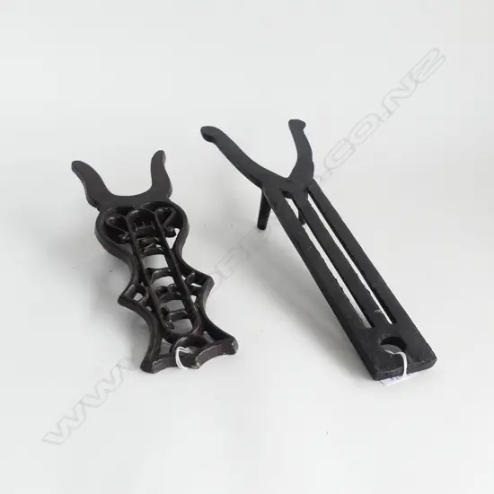 2 VICT CAST IRON BOOT PULLERS L370MM LONGEST