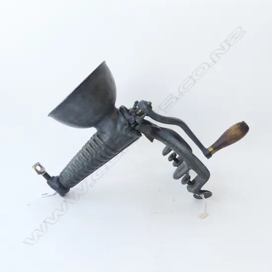 CAST GALVANIZED METAL BRASS & WOOD HANDLED  US MADE THE ENTERPRIZE  BENCH MINCER  L430MM