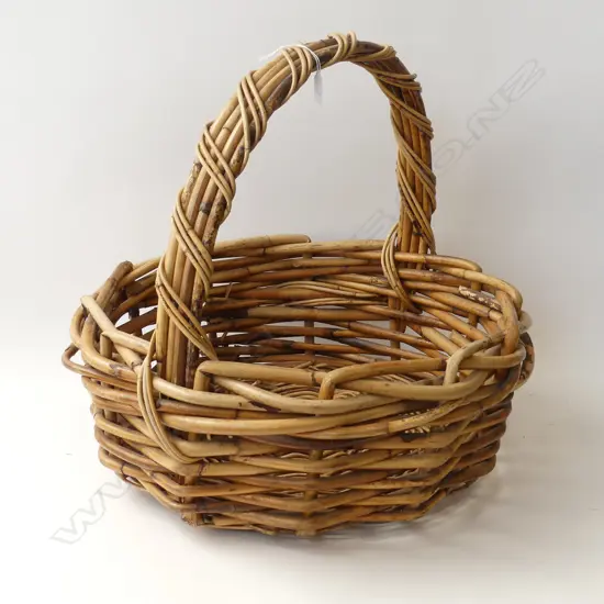 LARGE VINTAGE CHUNKY WOVEN WICKER BASKET, DIA.600MM H.550MM