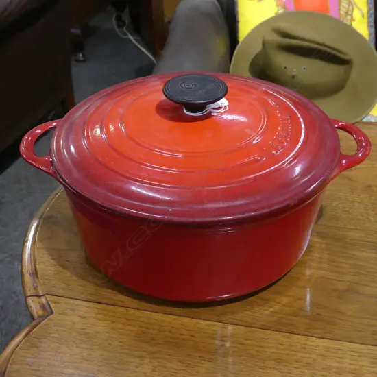 LE CREUESET RED ENAMEL LIDDED CASSEROLE 250mm dia