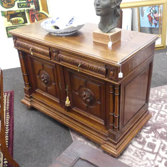 ANTIQUE QUALITY OAK CABINET 1220x590x860mm