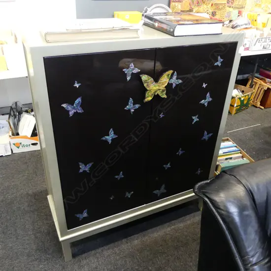 CABINET w. BUTTERFLY DESIGN 1030x370x1200mm