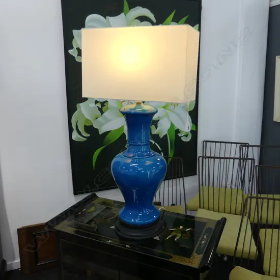 LG TABLE LAMP, BLUE GLAZED BASE H.810mm