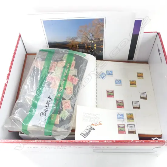 NZ STAMP COLLECTION: 3 ALBUMS + 2 world albums + loose etc