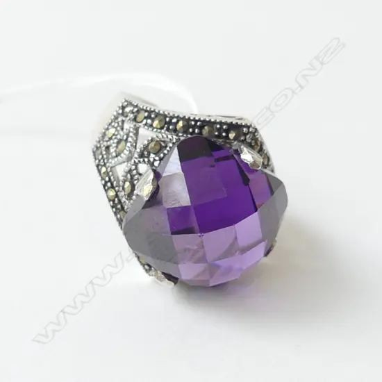SILVER & PURPLE RING w FILIGREE SHOULDERS SIZE P?