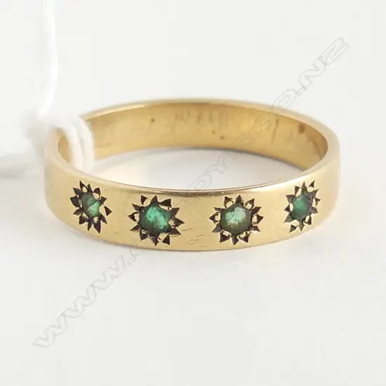 18CT GOLD BAND RING star set with FOUR EMERALDS (stones showing wear) 3.1gms SIZE Q