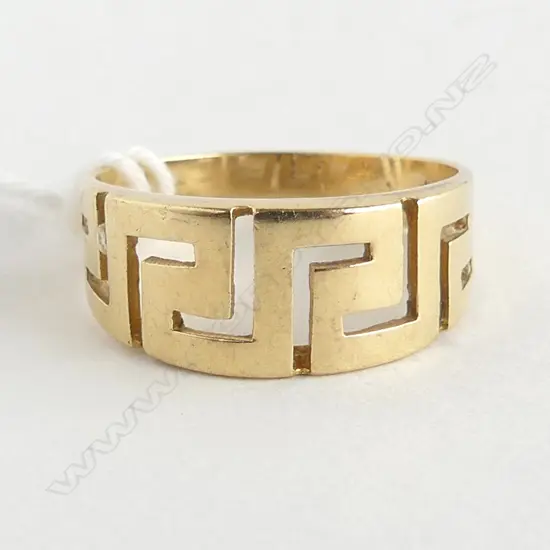 9CT GOLD GREEK KEY BAND 4.34gms SIZE T