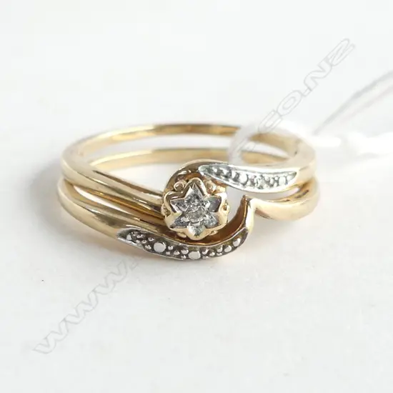 9ct DIAMOND RING w MATCHING BAND 4gm SIZE T