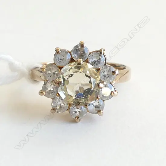 9ct GOLD & GEM SET CLUSTER RING 3.34gms SIZE K