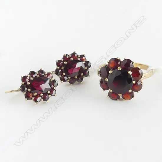 9CT GOLD AND GARNET RING AND EARRINGS SET 7.74gms SIZE R 1/2