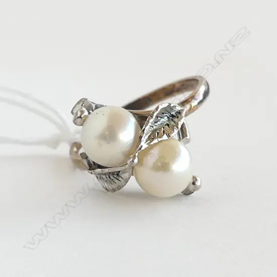 VINTAGE 14CT WG  2 CULTURED PEARL RING 4.2gms SIZE S