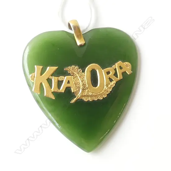 c1900 GILDED 9ct GOLD & POUNAMU HEART PENDANT 'KIA ORA' H.47mm semi translucent nephrite