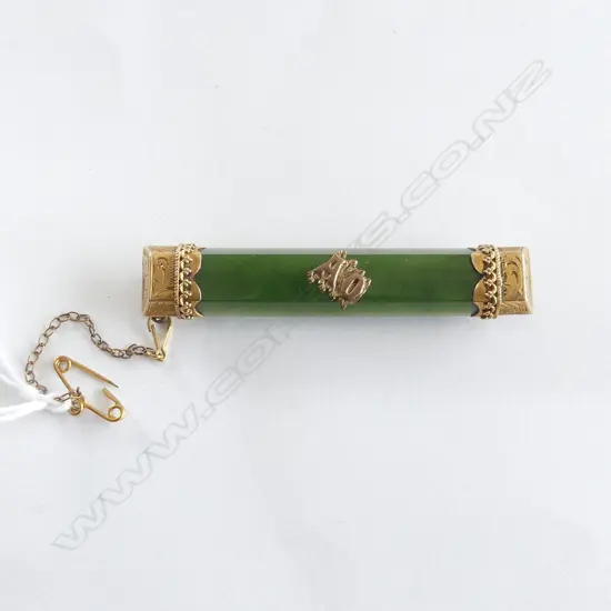 c1900 15ct YELLOW GOLD & POUNAMU BAR BROOCH small gold loss
