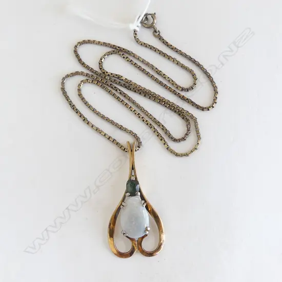 14CT GOLD full cabochon OPAL PENDANT 4.8gms testing 14ct or higher ON SILVER CHAIN
