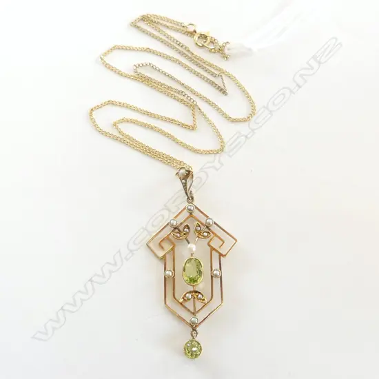 15ct EDWARDIAN/ ART DECO PERIDOT & PEARL PENDANT 0n 14ct fine yellow gold modern chain 3.75gms total