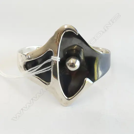 950 SILVER DESIGNER CUFF WIDE form floral type design 53.5 gms. Mexico