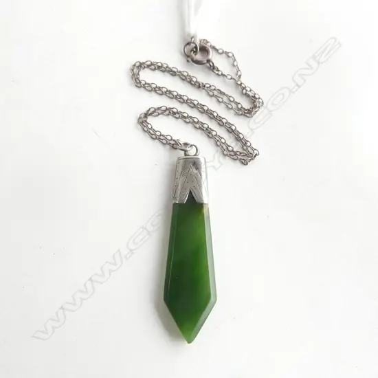 SILVER AND POUNAMU PENDANT WITH SILVER CHAIN