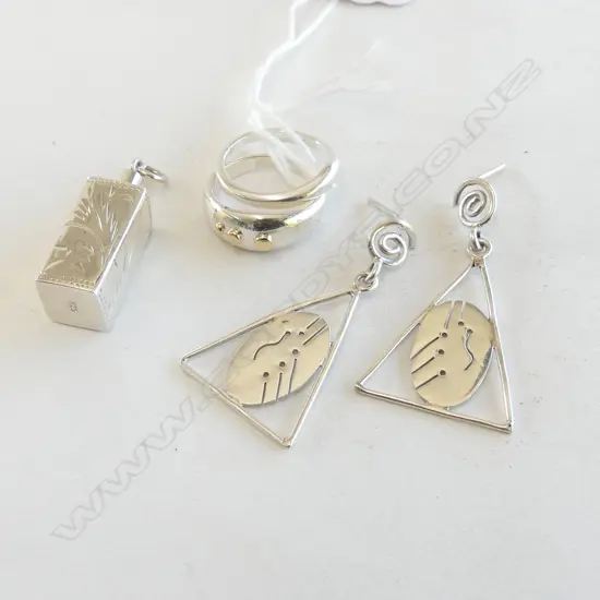 1 2PCE STG SILVER RING, PR EARRINGS (NOT MARKED) , BOTTLE PENDANT H.30mm 14gms